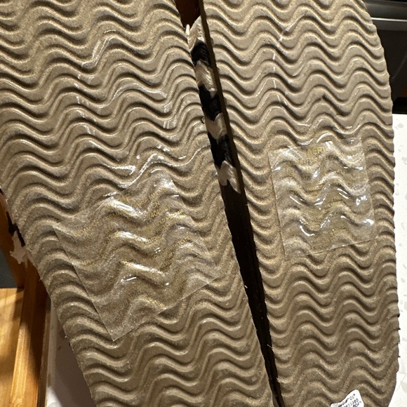 NWOT Aerie Zigzag Slide Sandals in Black and White - Picture 5 of 6